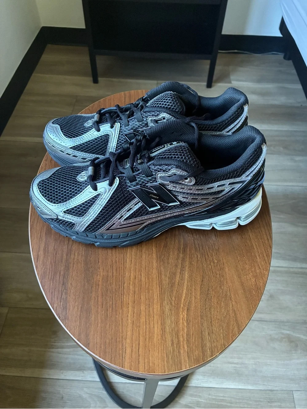 New Balance Men's Black and Silver Athletic Sneakers Size 8.5